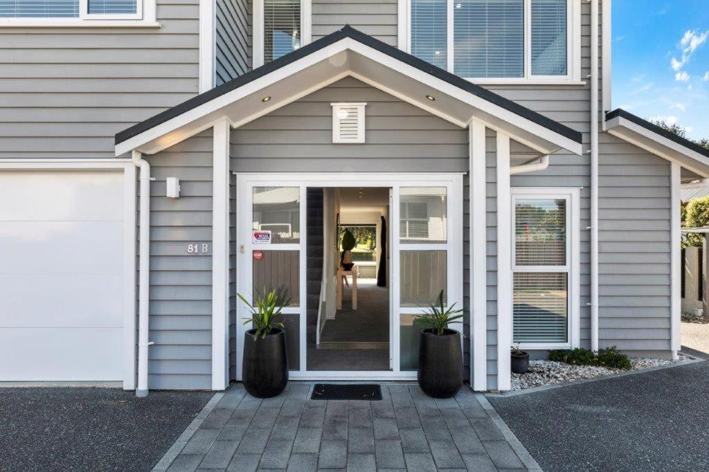 Stunning Tranquil Home With Green Space Views Mount Maunganui Exterior foto